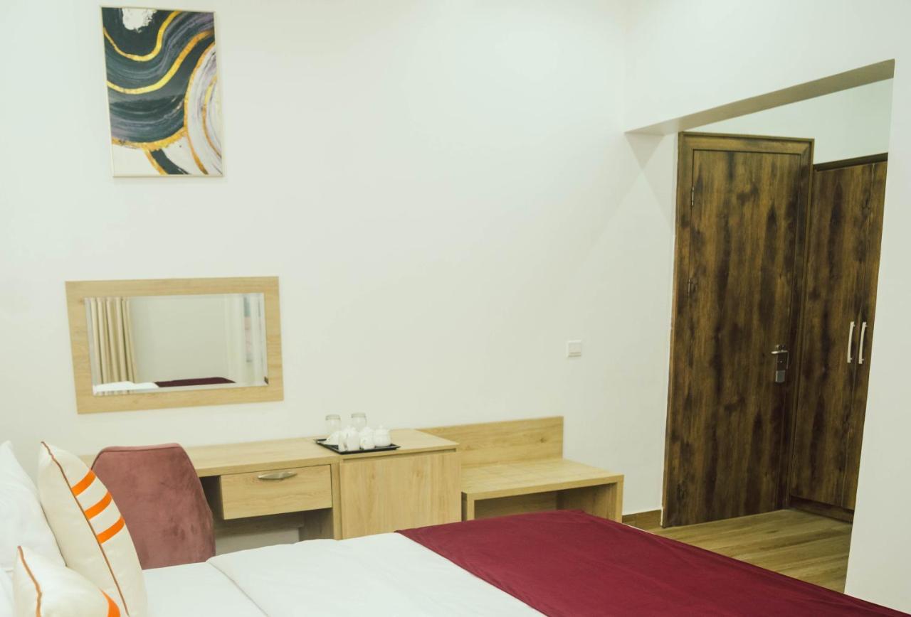 Quest Boutique Hotel Gwarinpa Exterior photo